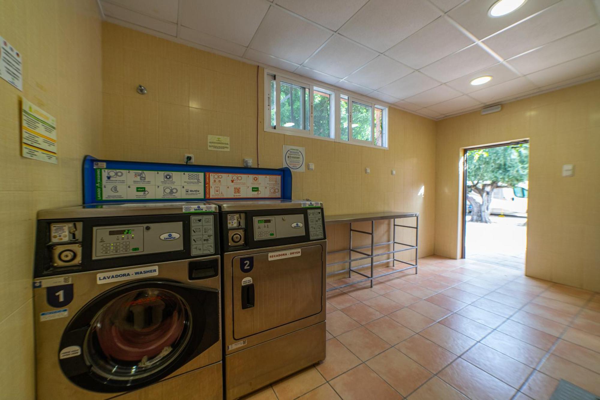 Camping Las Palmeras Crevillente Bagian luar foto